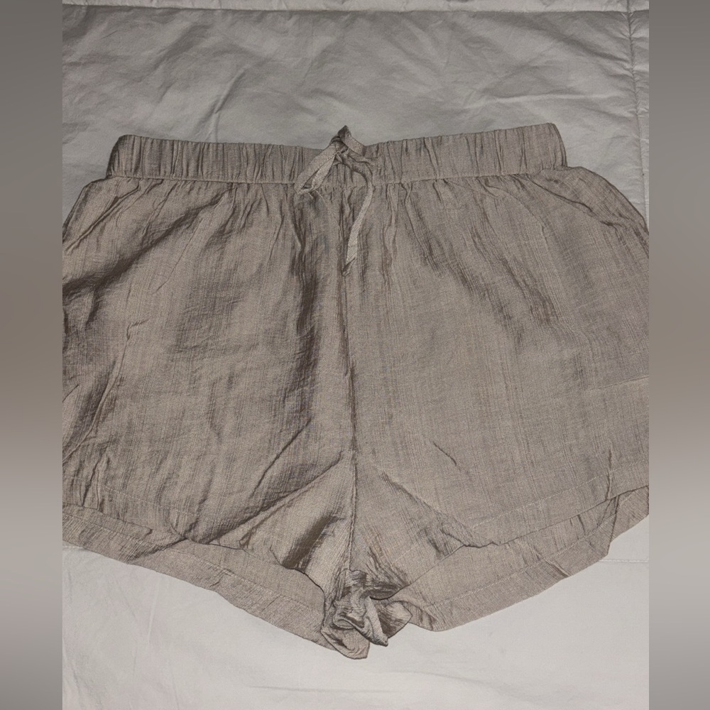 6/$28❗️Beige flowy shorts - Picture 8 of 11